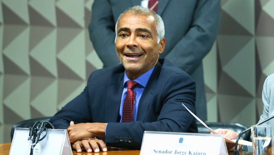 Rom�rio tem parte do sal�rio penhorado para indenizar ex-presidente da CBF