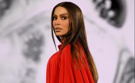 Ta�s Ara�jo e Anitta se unem a Kendall e Viola Davis em desfile em Paris