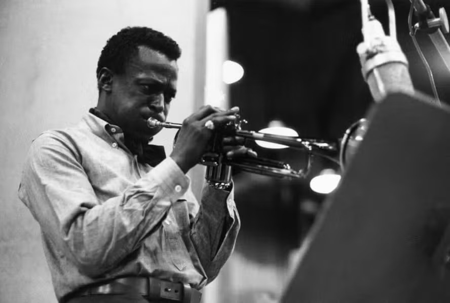Nos seus 100 anos, Miles Davis, o 'Picasso do Jazz', est� mais vivo do que nunca