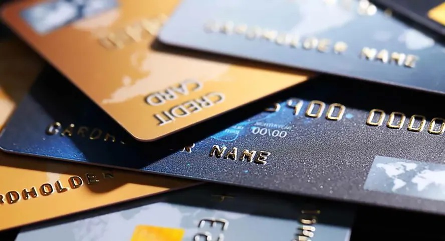 Aumento de IOF: como a nova al�quota afeta compra de d�lar e uso de cart�o no exterior