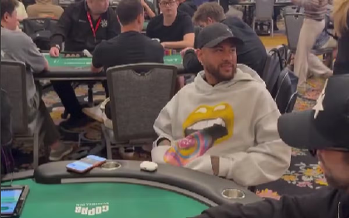 Uma semana ap�s desclassifica��o do Brasil, Neymar � eliminado precocemente de torneio de p�quer em Las Vegas