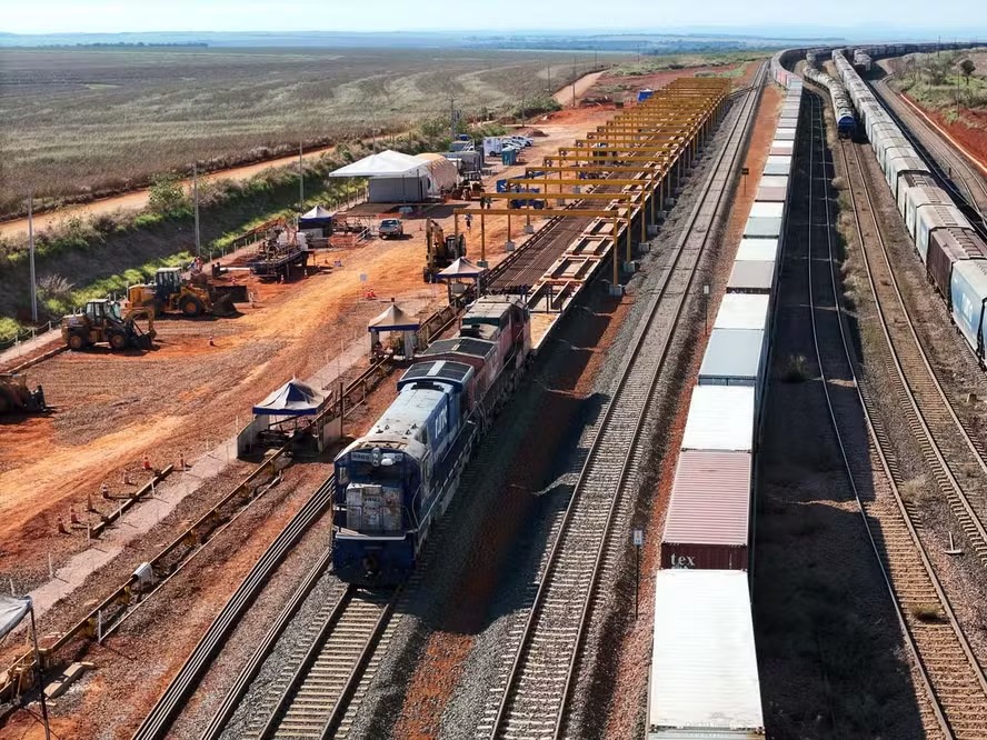 Grupo Ultra desiste de comprar a Rumo